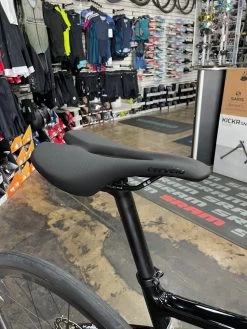 Cervelo Caledonia Disc Shimano 105 Zipp 303S - Gloss Black 2022 -Bicycle Shop 3pipO1At1Y2Fu g7MAYvB2khk