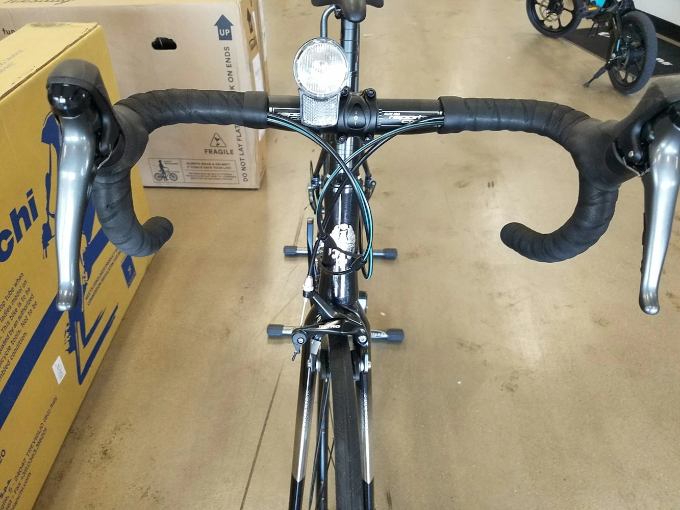 Bianchi Via Nirone 7 Shimano Claris Metallic Black 6 Bianchi Via Nirone 7 Shimano Claris Metallic Black - Image 6