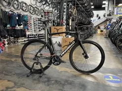 Pinarello Dogma F12 XLight Disc Ultegra Di2 11 Speed - Fulcrum Carbon - Black