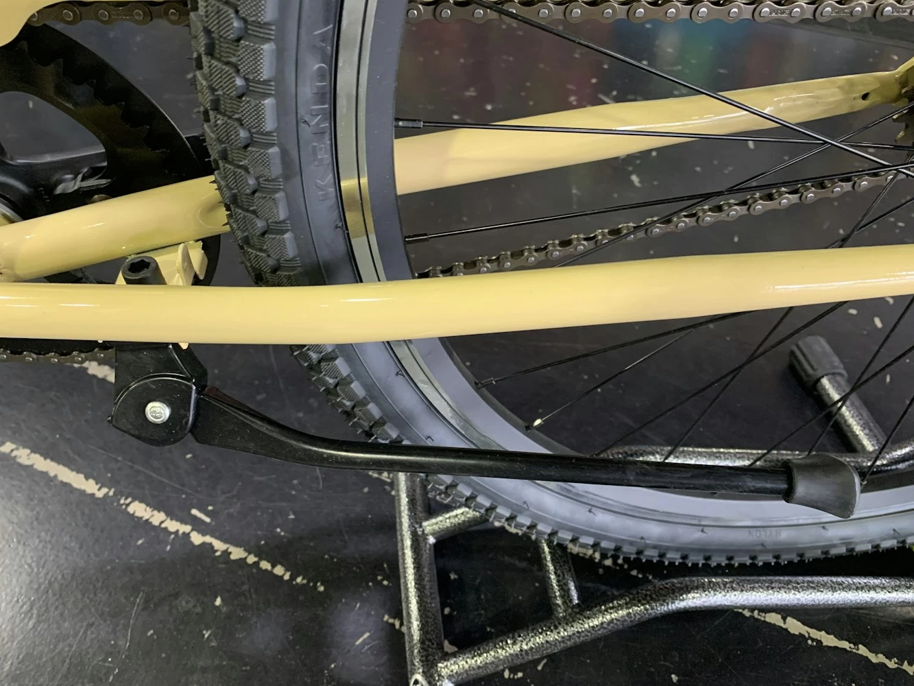 Retrospec Sully Klunker-Style Single-Speed Bike - Desert Sand 2022 2 Retrospec Sully Klunker-Style Single-Speed Bike - Desert Sand 2022 - Image 2