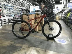 Fuji Nevada 29 1.5 Shimano Alivio - Brick Red 2022 -Bicycle Shop IIzLUEkl63zegVyPCc2UzmgBc