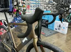 3T Exploro Team Riaval AXS 2X - Coffee 2022 -Bicycle Shop M3owrJlJxB4b6wZExfOJDI3l8