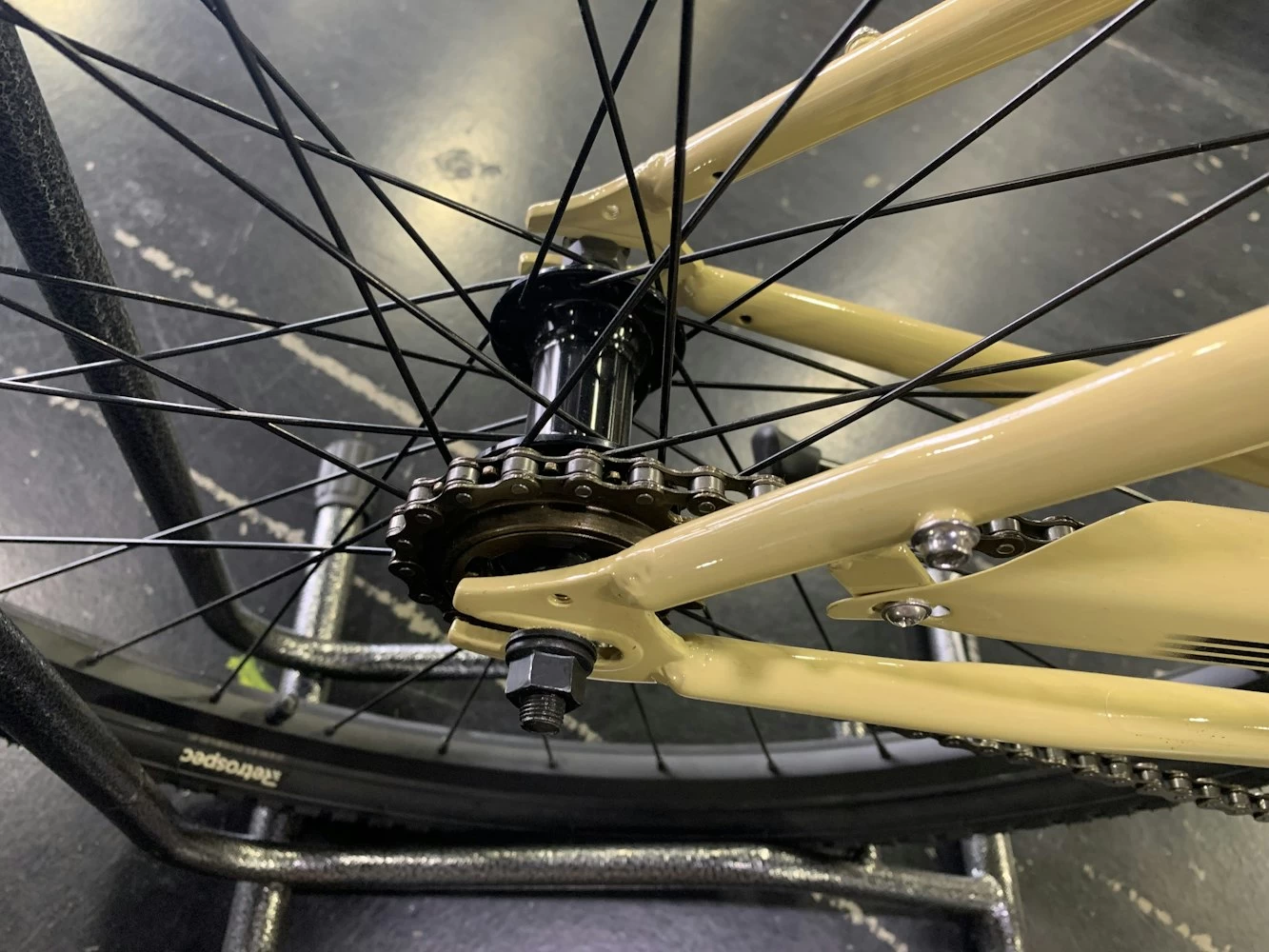 Retrospec Sully Klunker-Style Single-Speed Bike - Desert Sand 2022 8 Retrospec Sully Klunker-Style Single-Speed Bike - Desert Sand 2022 - Image 8