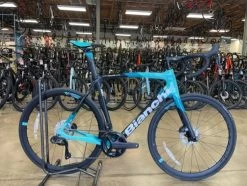 Bianchi Oltre XR 3 Ultegra Di2 Graphite Race/Celeste 2023