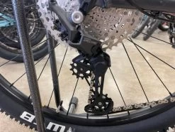 Cannondale Trail SE 3 Hardtail Mountain Bike: Shimano Deore 1x11, Dropper Post Impact Orange -Bicycle Shop TAEvcYca2aLgCsAdDVKCp3WT4