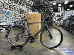 Pinarello Paris Disc Shimano 105 - B.O.B 2022