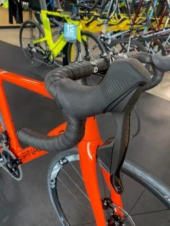 Pinarello Paris SRAM Rival ETap AXS - Orange 2022 -Bicycle Shop malkhrAyF OuKsLuy9k7ZD45A