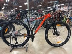 Cannondale Trail SE 3 Hardtail Mountain Bike: Shimano Deore 1x11, Dropper Post Impact Orange